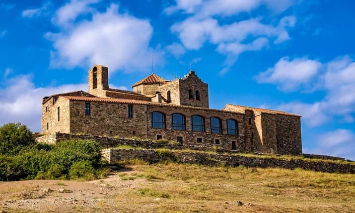 Романский монастырь Sant Llorenç del Munt